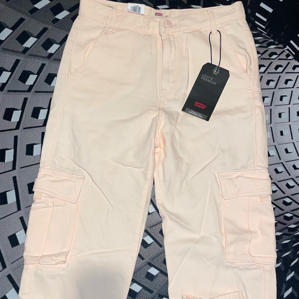 LEVI’S cargo pants! BRAND NEW W/TAGS. Color: peach. Size: 26x28 in women’s.